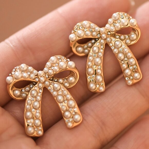 Jewelry - 18k Gold Bow Pearl Earrings